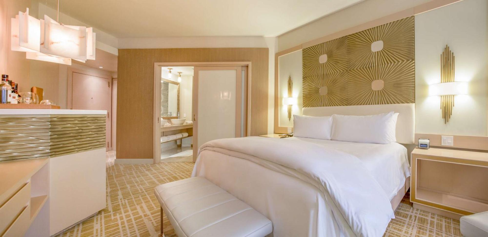 Deluxe King Room with City View