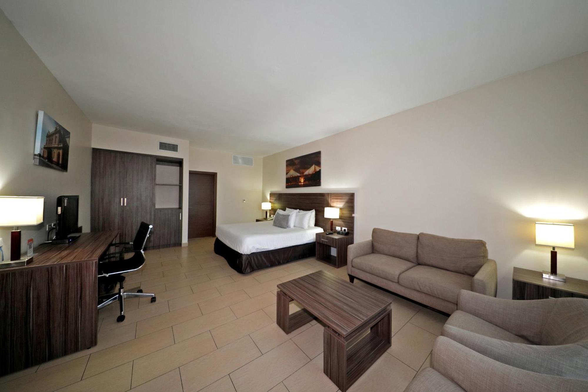 Executive Room with Queen Bed