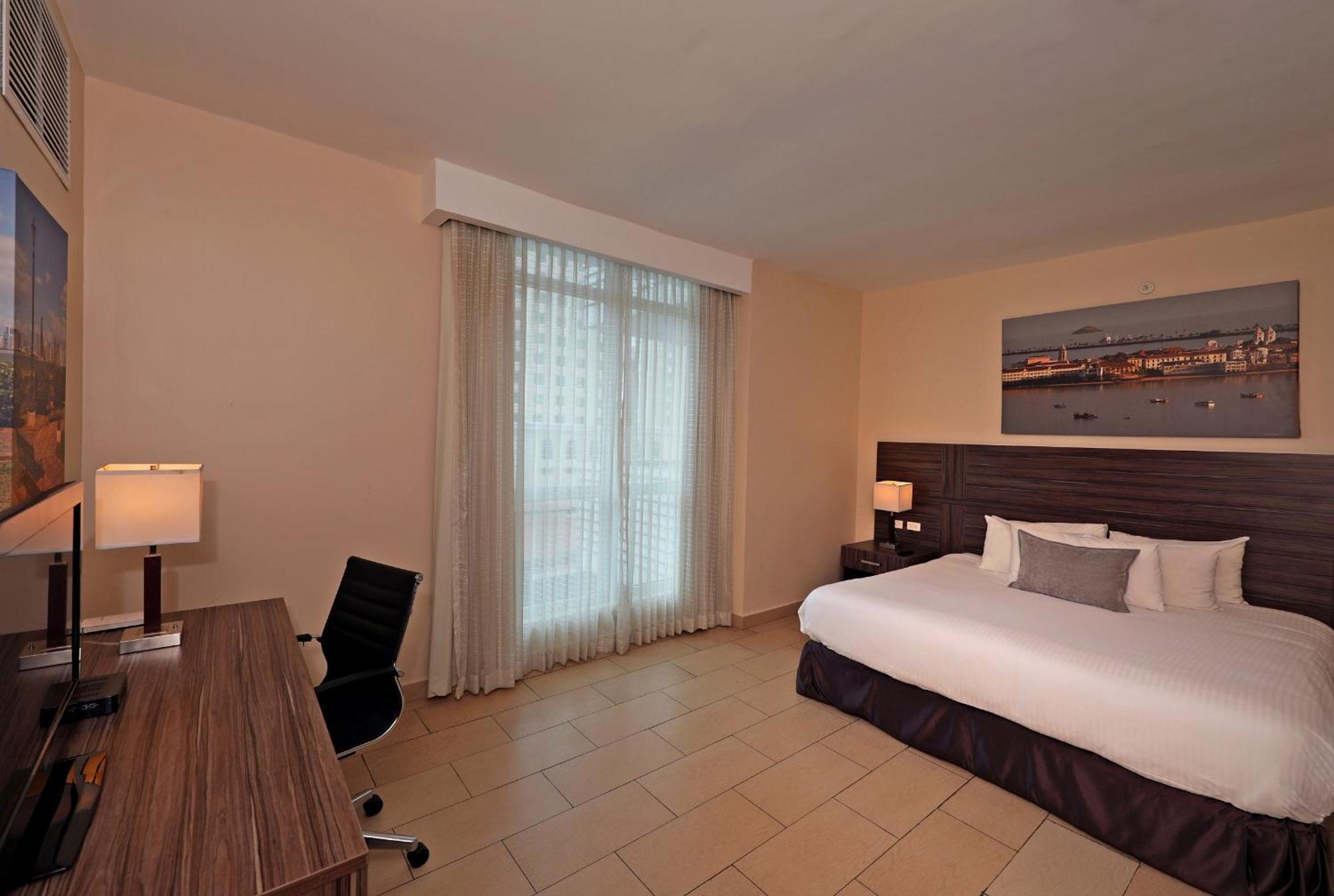 Deluxe King Room - Non-Smoking