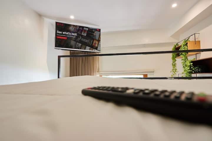 Deluxe One-Bedroom Apartment