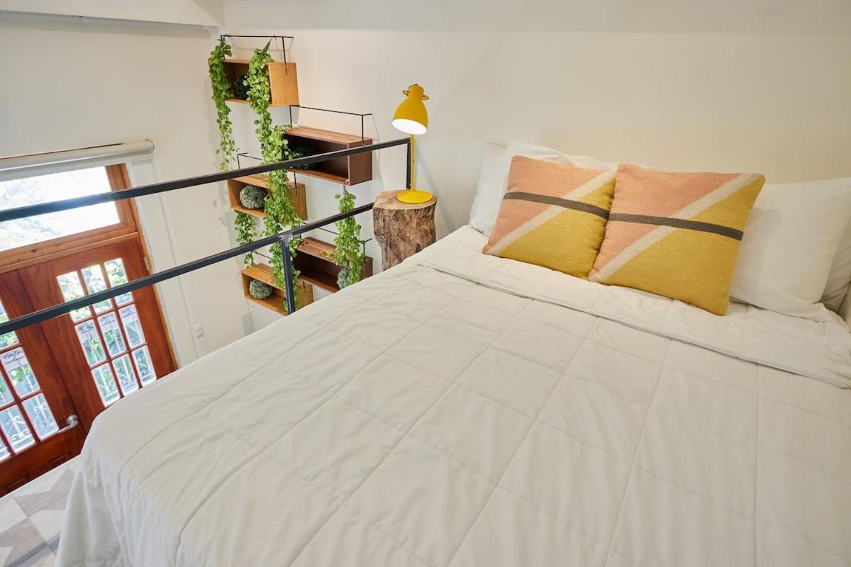 Deluxe One-Bedroom Apartment