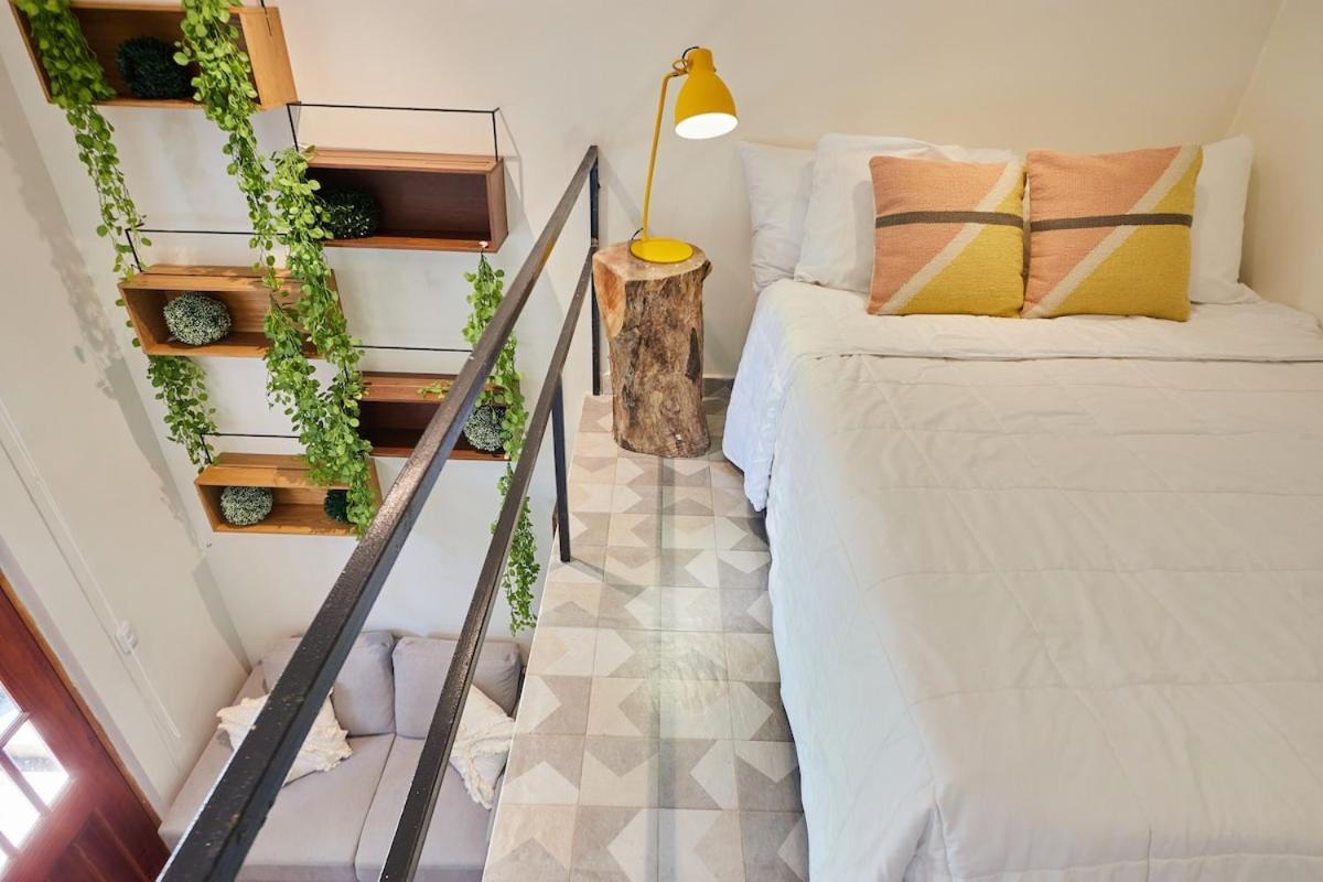 Deluxe One-Bedroom Apartment