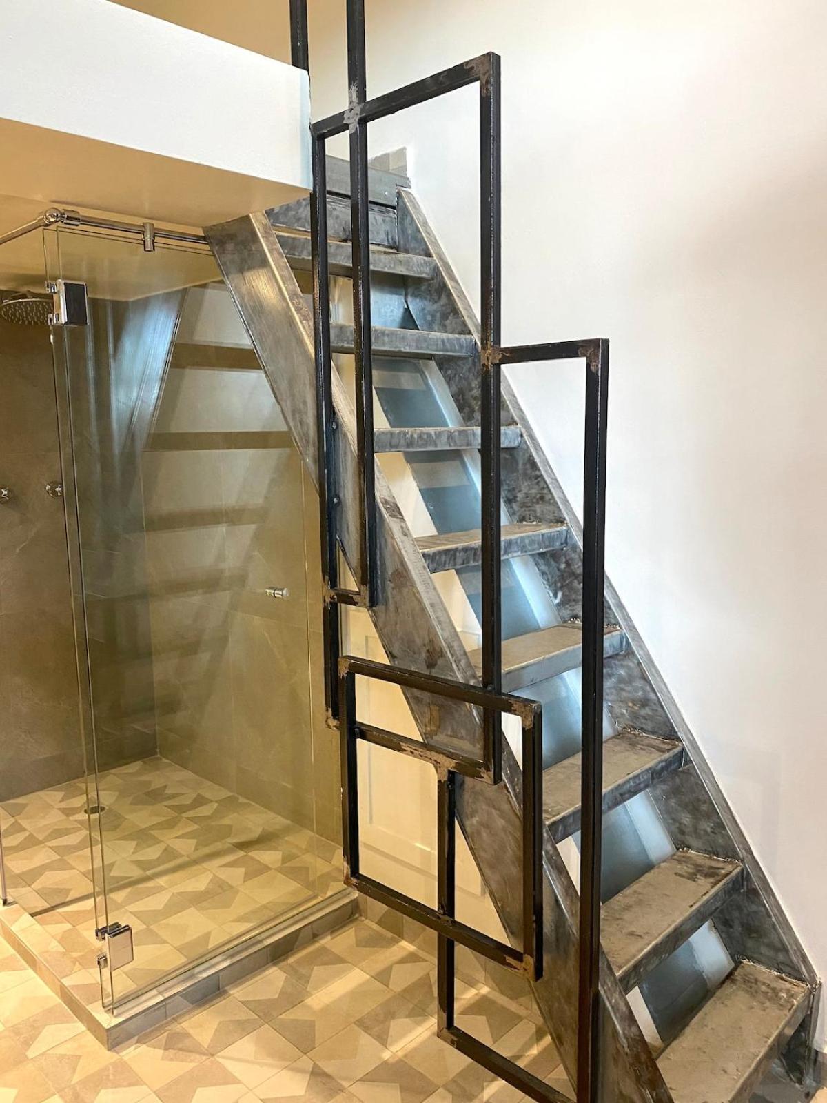 Deluxe One-Bedroom Apartment