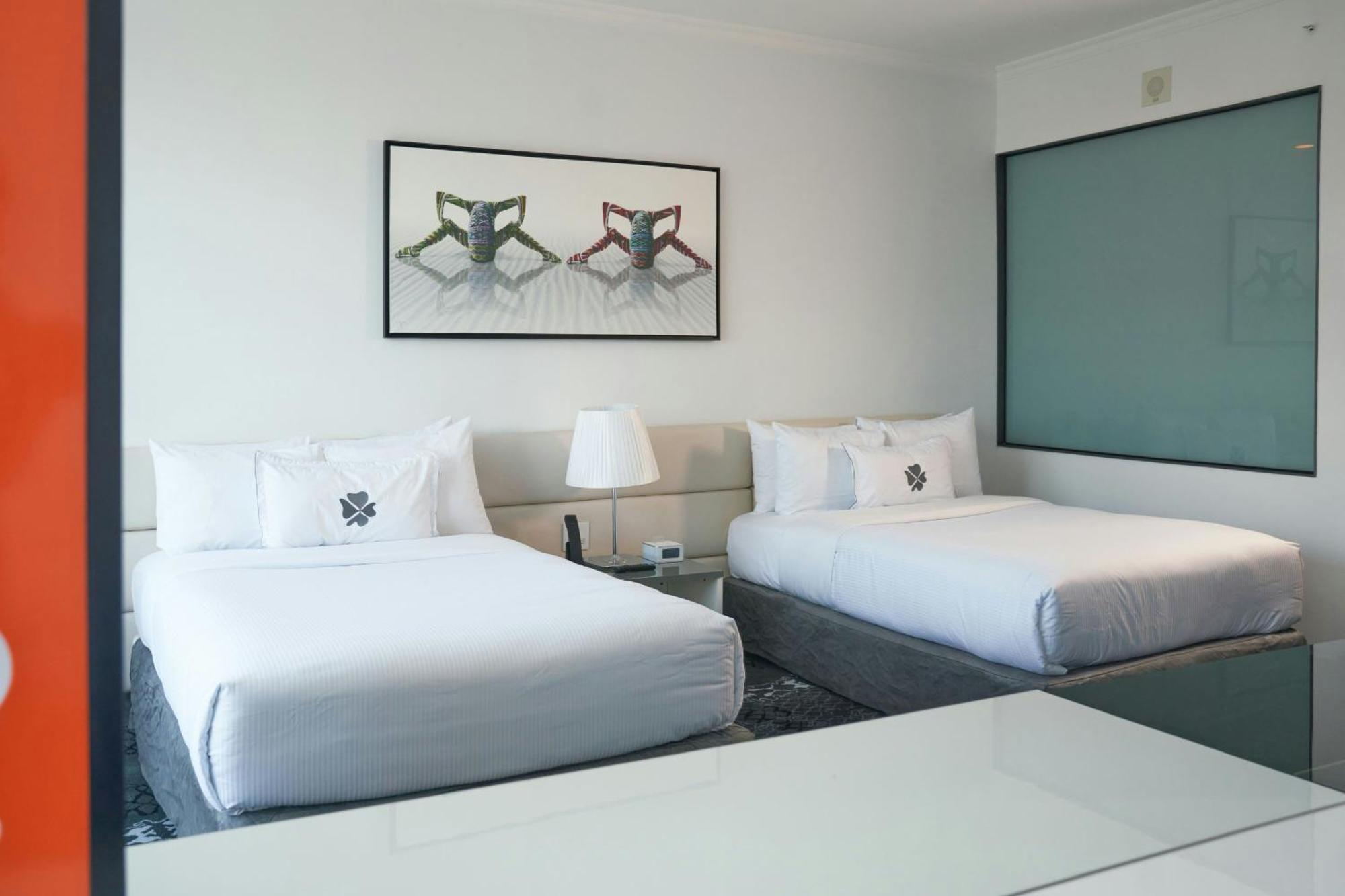 Deluxe 1 King City View, Guest room, 1 King, City view
