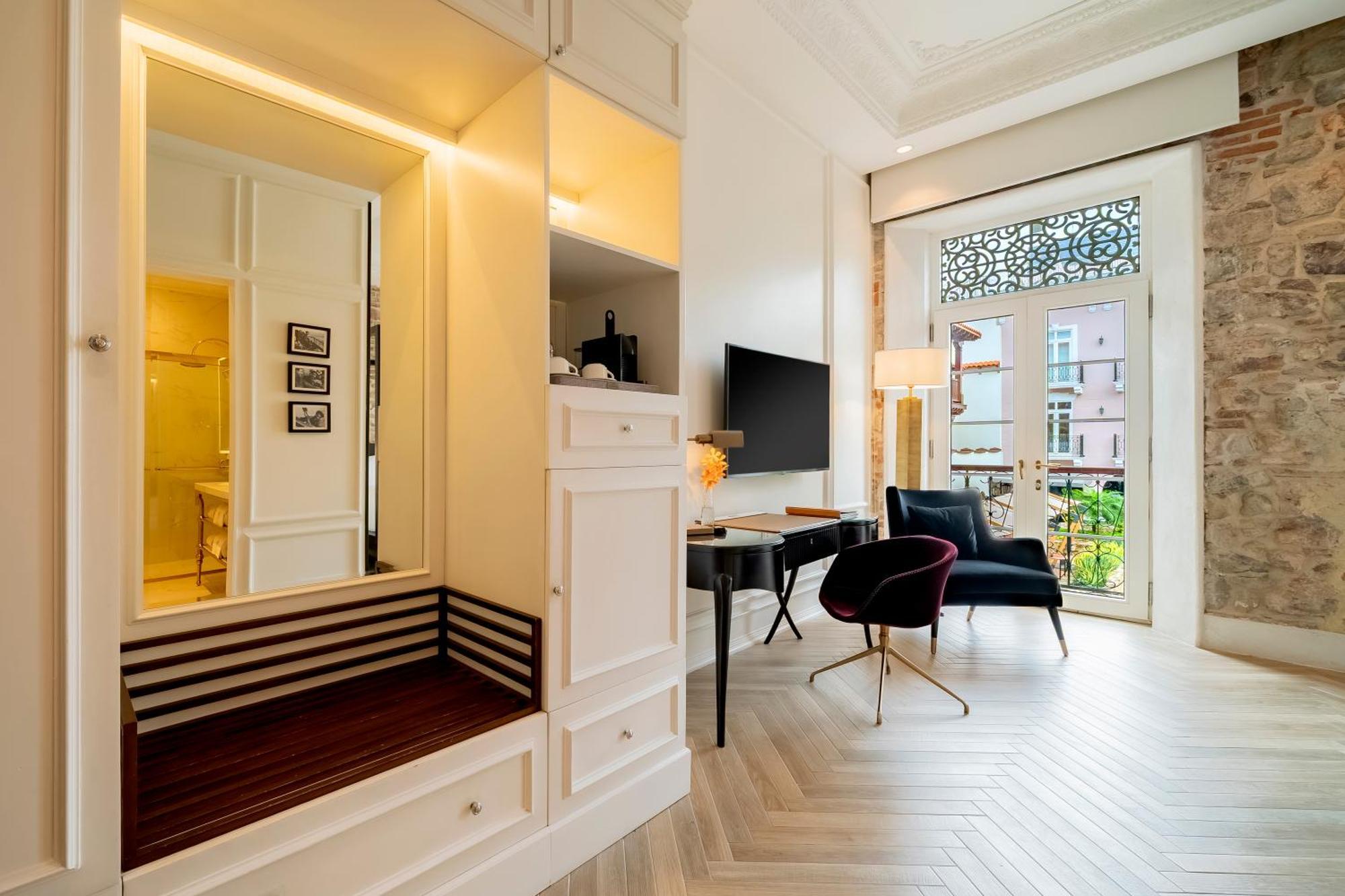 King Room Courtyard View