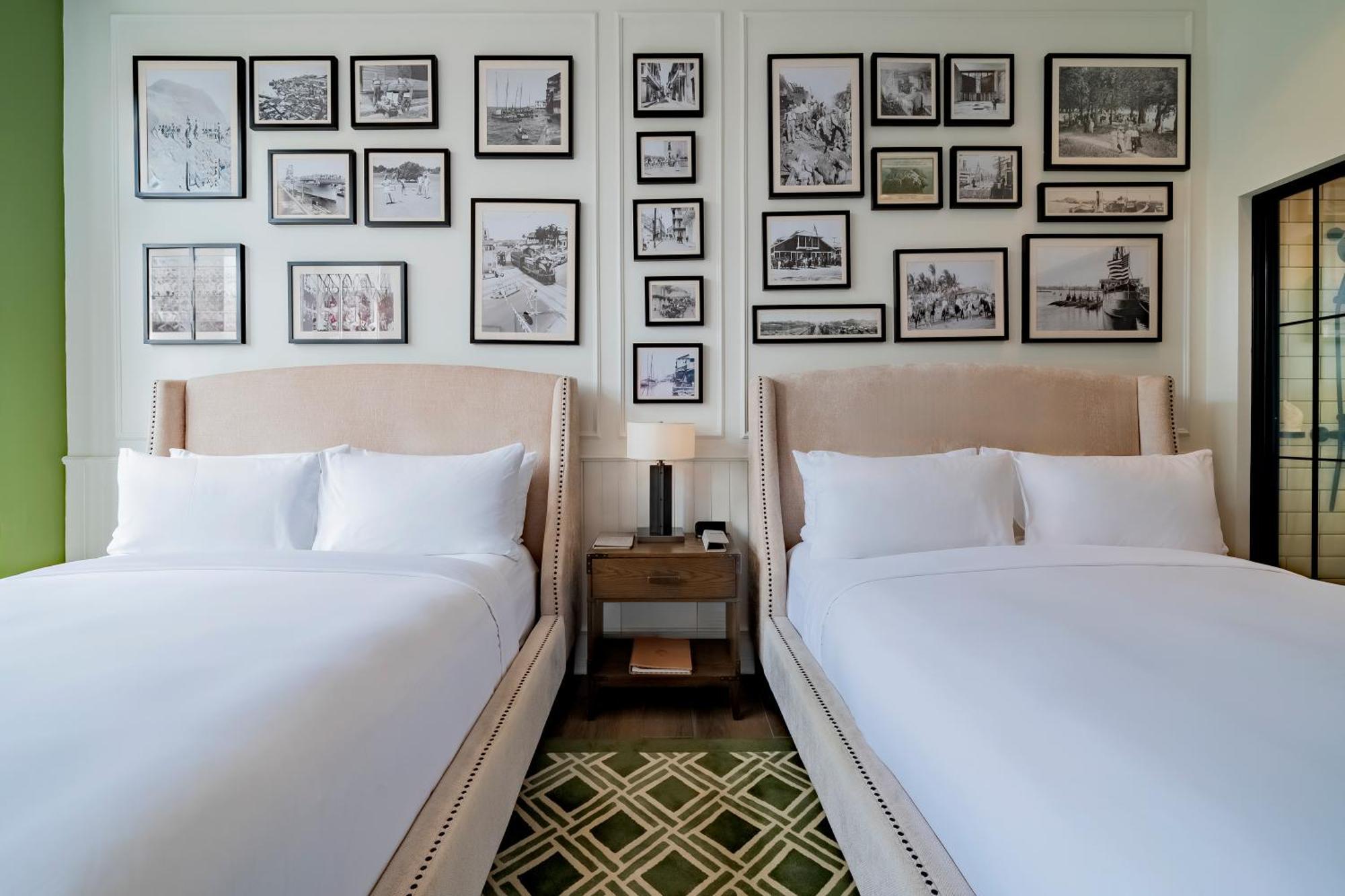 Queen Room Two Queen Beds Courtyard View