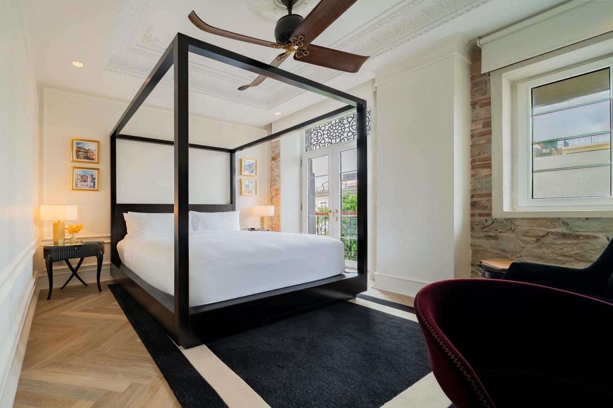 Queen Room Courtyard View