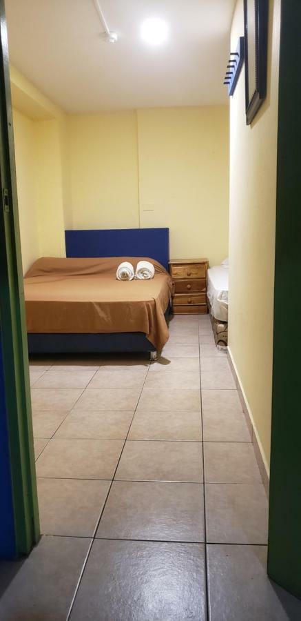 Quarto Triplo Básico com Banheiro Compartilhado