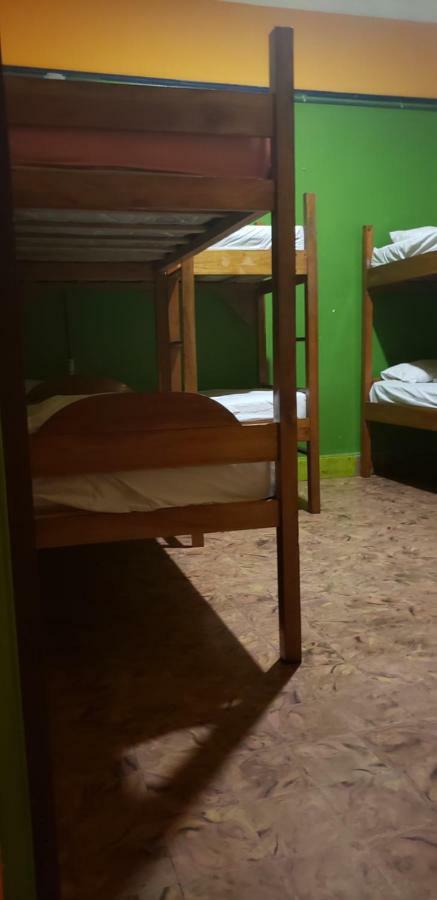 Cama em Dormitório Misto com 8 Camas