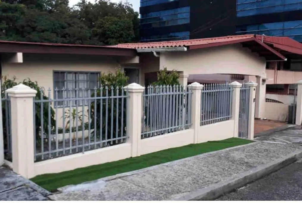 Conveniente Suite Centrica Y Con Estacionamiento-1