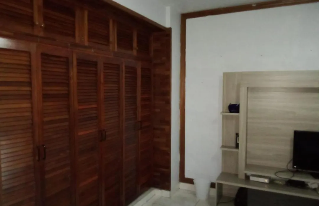 Hostal L Y G-1