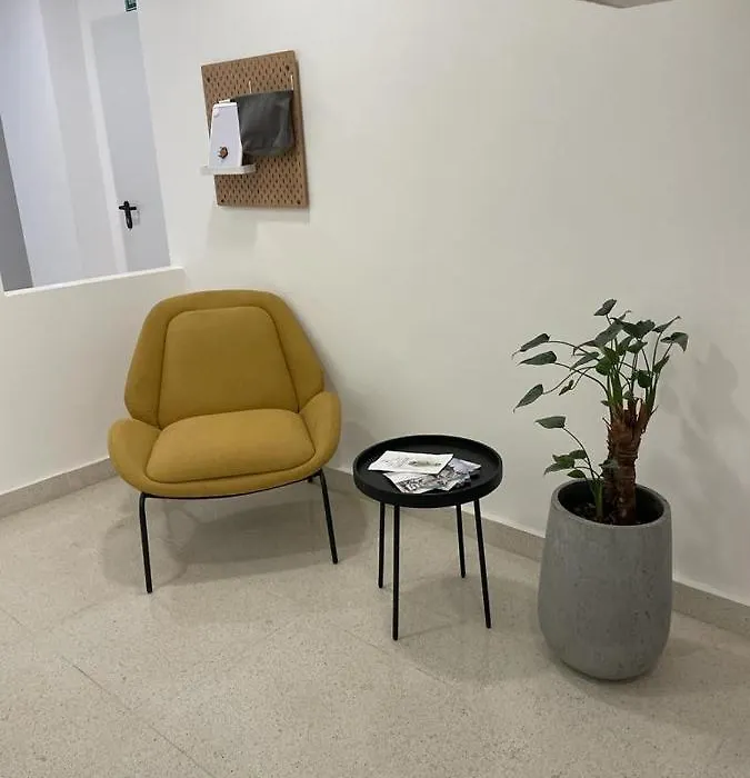 2Br Aptsurrounded By History With Modern Amenities-1