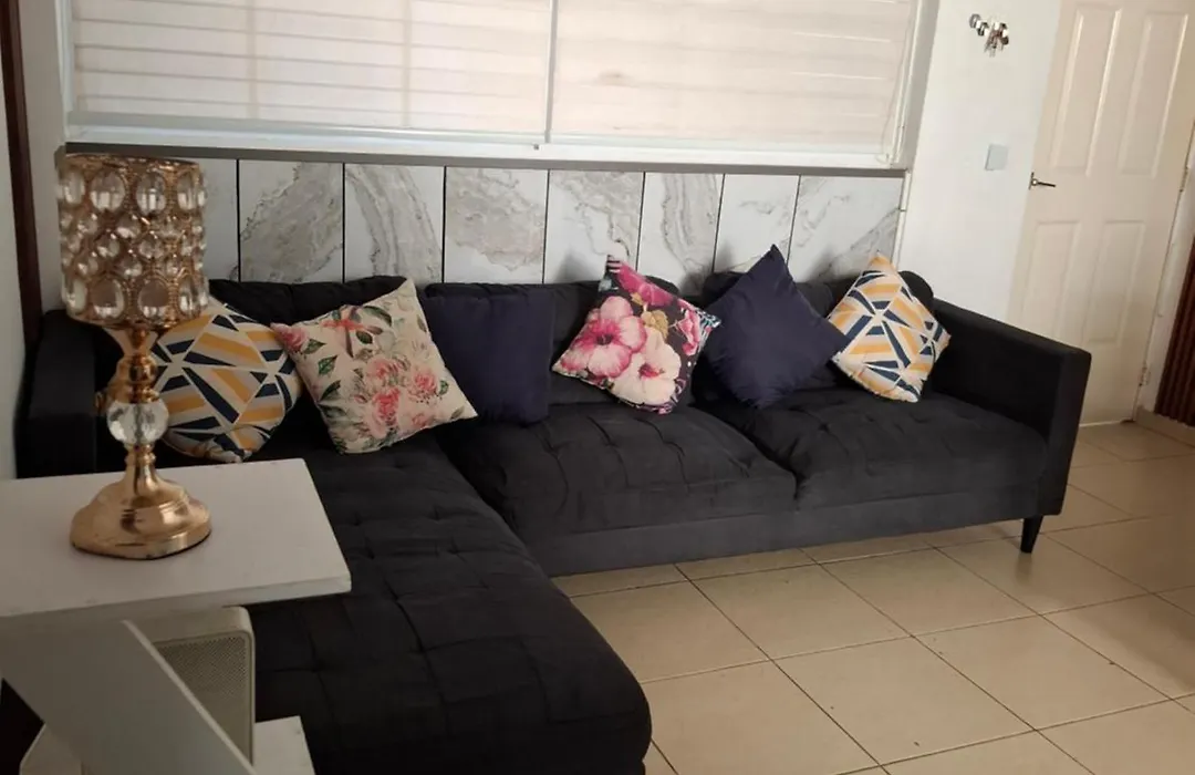 Apartamento 3 Habitaciones Y Piscina A Solo 15 Minutos Del Aeropuerto-1