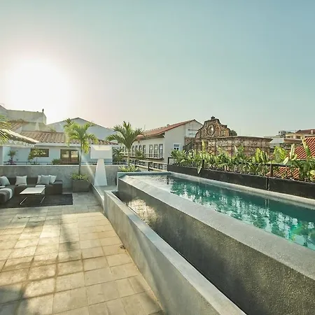 Amazinn Places Rooftop And Design Pool I-3