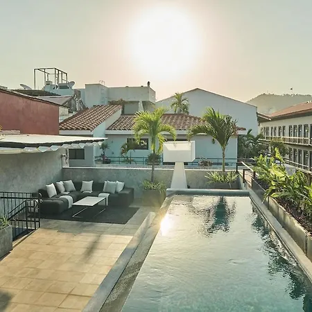 Amazinn Places Rooftop And Design Pool I-2