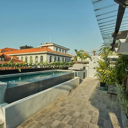Amazinn Places Rooftop And Design Pool IV-2