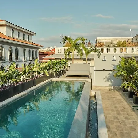 Amazinn Places Rooftop And Design Pool IV-3