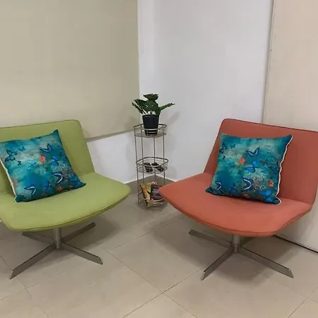 Conveniente Suite Centrica Y Con Estacionamiento-3