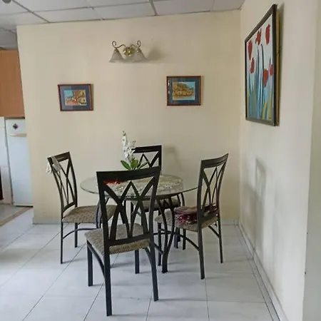 Se Alquila Comodo Apartamento.-2