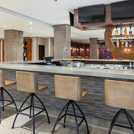 Crowne Plaza Airport By Ihg-2